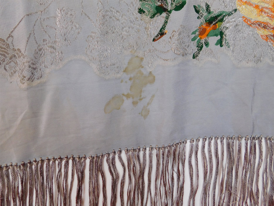 Vintage 20s Art Deco Blue Silk Silver Lame Yellow Roses Ombre Fringe Piano Shawl
The shawl measures 40 by 40 inches. It is in good condition, with only a small faint stain near the edging and some tangles in the fringe trim (see close-up).