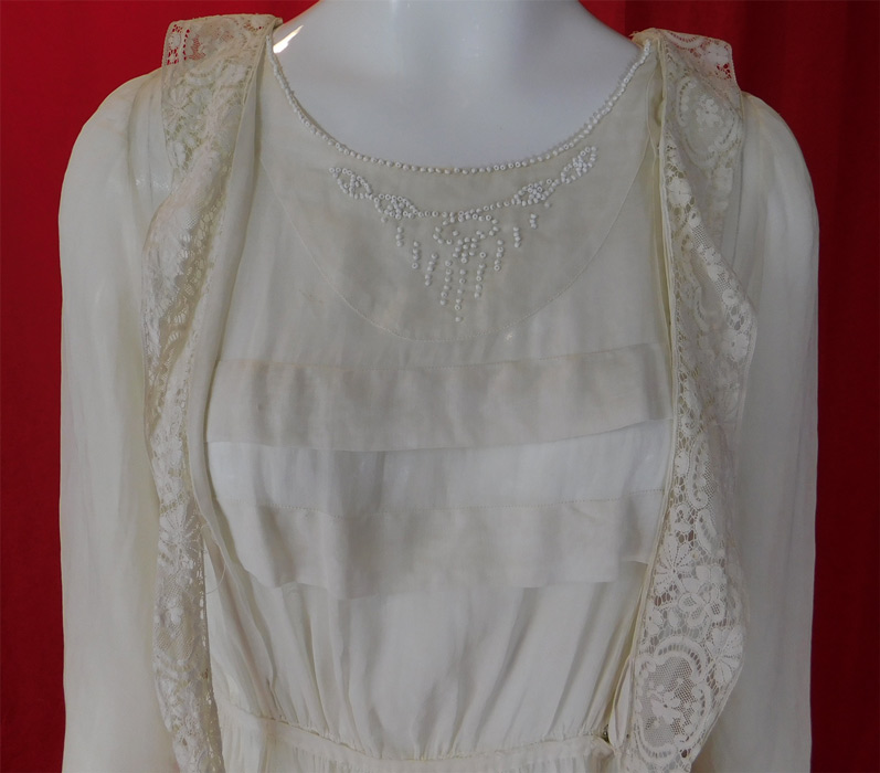 Edwardian Teens Titanic Era White Cotton Batiste Beaded Lace Trim Tea Dress
The dress measures 41 inches long, with a 36 inch bust, 30 inch waist, 50 inch hips, 19 inch long sleeves and a 12 inch back. 