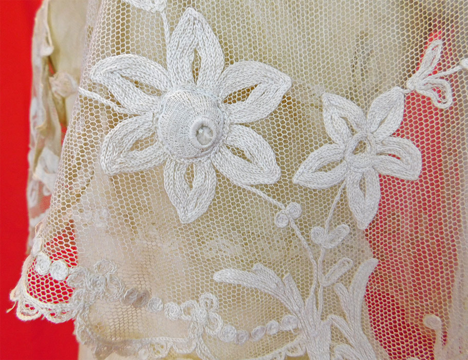 Vintage Cream Tambour Embroidery Net Lace Dress Slip Vest Jacket Top
There is a matching short cropped top sleeveless vest jacket with snaps attaching to the dress, which can be removed, an open front with no closure and is sheer, unlined. 