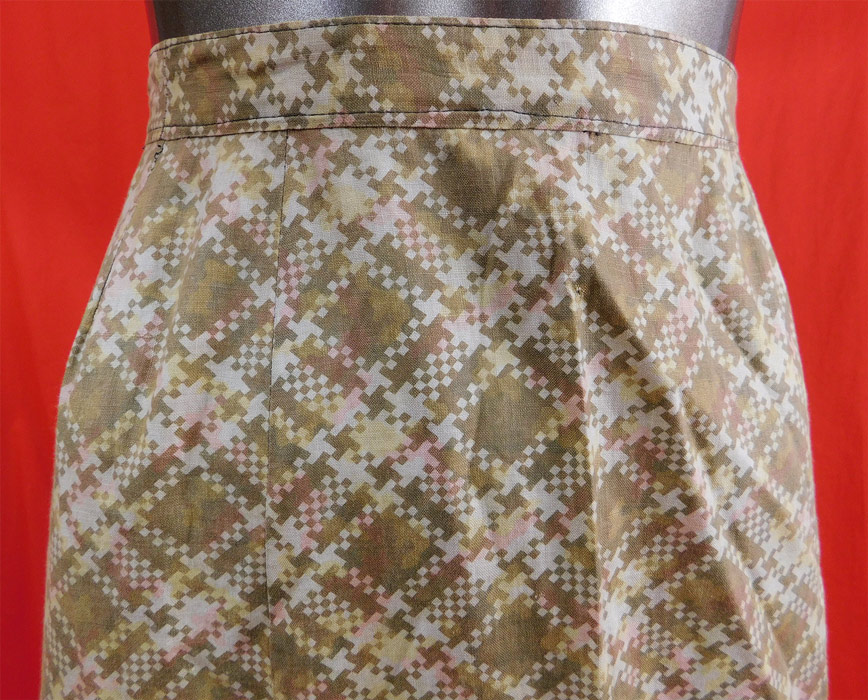 Victorian Prairie Girl Brown Houndstooth Check Print Cotton Petticoat Skirt
The skirt measures 40 inches long, with a 24 inch waist and 50 inch hips.