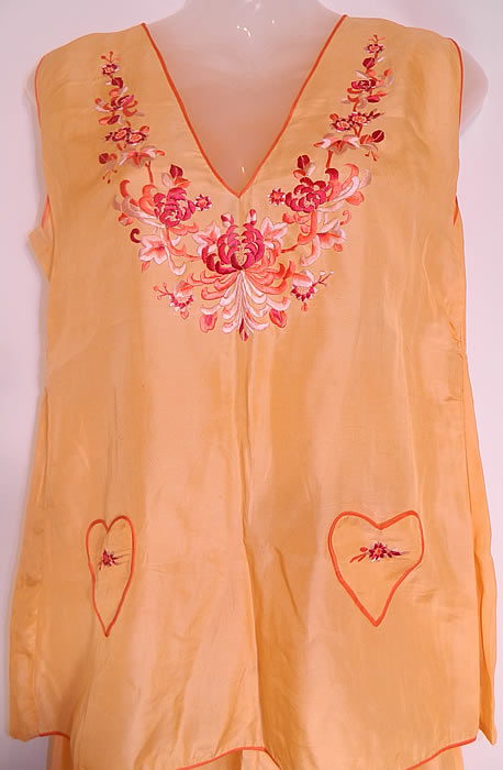 Vintage Peach Silk Embroidered Pajamas Lounge Set Robe & Purse. 