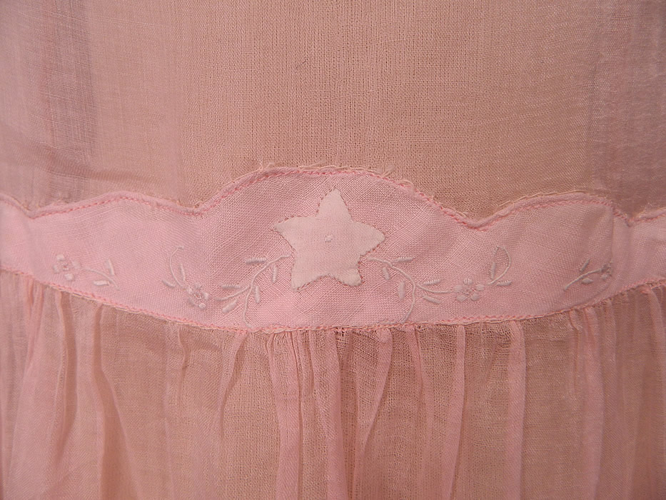 Vintage Pink Pastel Pink Organdy White Embroidered Star Applique Party Dress
It is made of a pale pastel pink sheer organdy fabric, with a white star appliqué and embroidered flower trim on the front waist. 