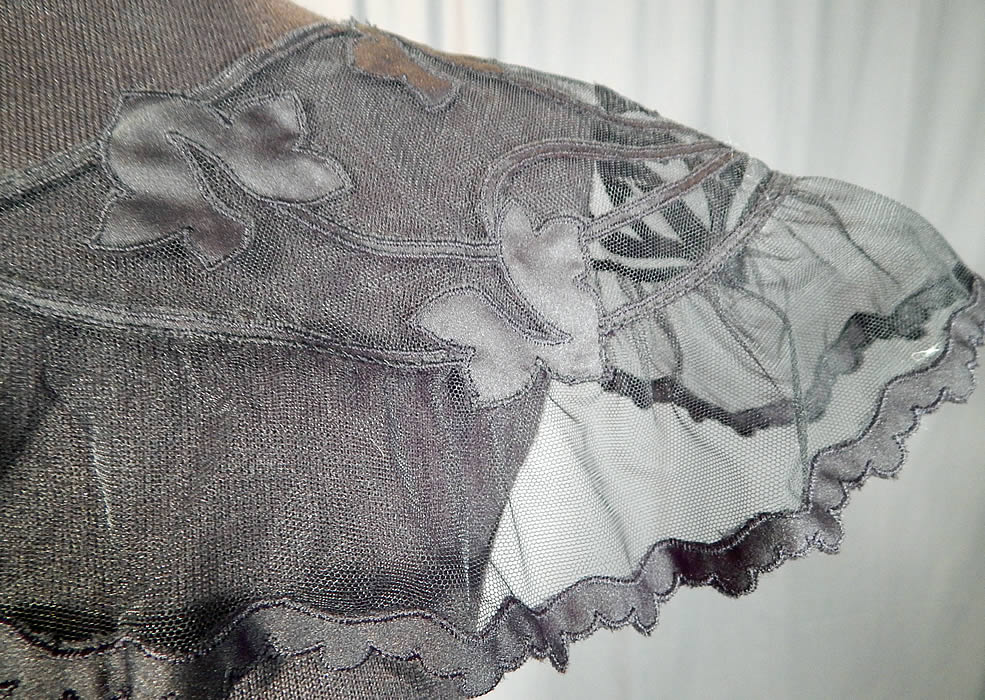 Vintage Black Silk Tulle Net Applique Shawl Collar Cape Capelet Dress Trim
The collar measures 8 inches wide, 66 inches bottom circumference and has a 16 inch neck. It is in excellent condition. This is truly a wonderful piece of wearable art!