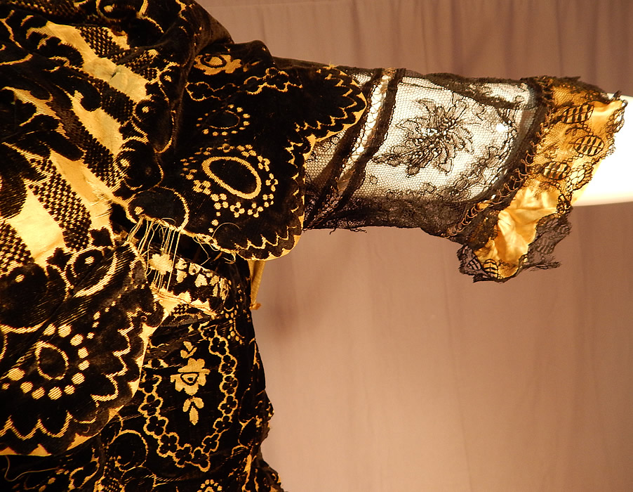 Victorian Yellow Silk Black Burnout Voided Velvet Devore Chantilly Lace Bodice
It is in good as-is condition needing some minor restoration, with a few frayed small holes in the lace and on the yellow silk fabric (see close-up). 