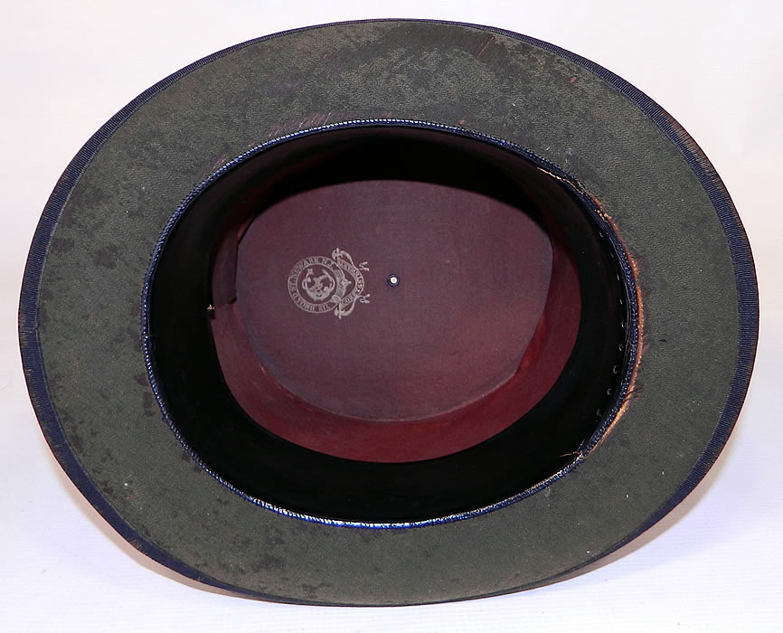 Victorian Corey & Stewart NJ Civil War Tall Lincoln Black Beaver Stovepipe Top Hat. It is in  good condition, with only some minor wear, a few worn spots along the edgings and a few small dents. This is a rare American made  quality early top hat!