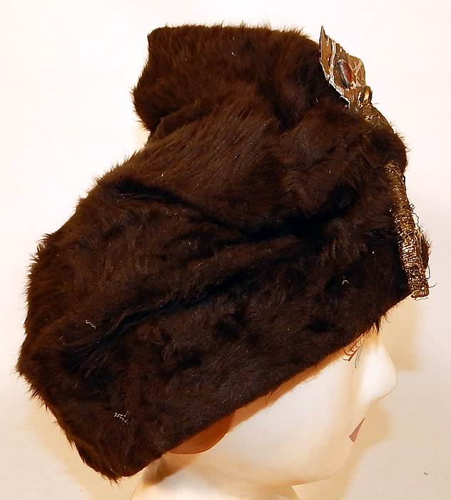 Vintage Sykes NY Label Brown Beaver Felt Fur Gold Jeweled Trim Toque Cloche Hat
It is in good condition. This is truly a wonderful piece of quality made wearable millinery art!