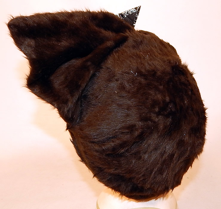 Vintage Sykes NY Label Brown Beaver Felt Fur Gold Jeweled Trim Toque Cloche Hat
The hat measures 22 inches inside crown circumference. 