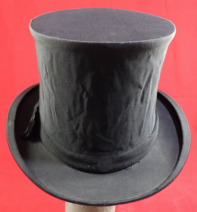 Vintage Finchley Establishment Fifth Ave NY Men's Black Silk Collapsible Opera Top Hat
It is made of a black silk grosgrain ribbed textured fabric, with matching hat band ribbon side bow trim.