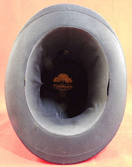 Vintage Finchley Establishment Fifth Ave NY Men's Black Silk Collapsible Opera Top Hat
It is truly a wonderful piece of gentleman's wearable millinery art! 