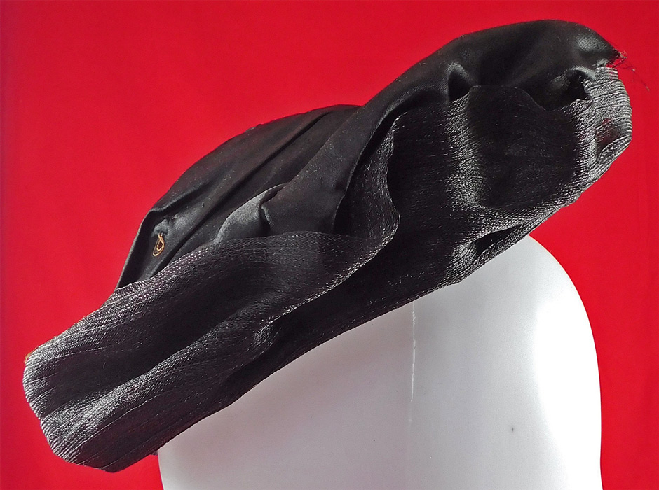 Victorian Black Crinoline Woven Horse Hair Silk Jet Beaded Trim Bonnet Hat
This beautiful black bonnet has a circular covered wired frame with a stand up wide brim along the top framing the face, decorative button trim on the back and is fully lined with a black silk fabric inside. 