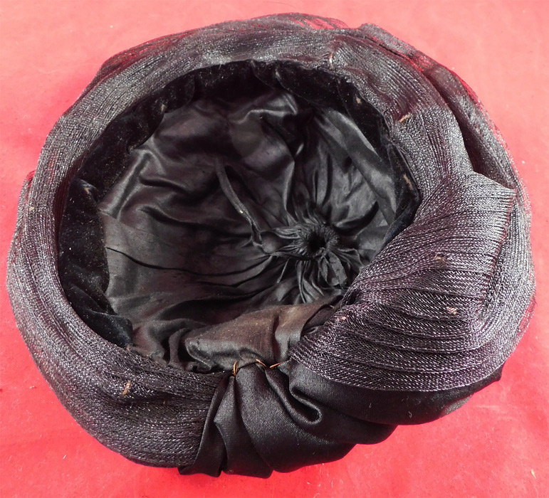 Victorian Black Crinoline Woven Horse Hair Silk Jet Beaded Trim Bonnet Hat
This is truly a wonderful piece of wearable antique Victoriana millinery art! 