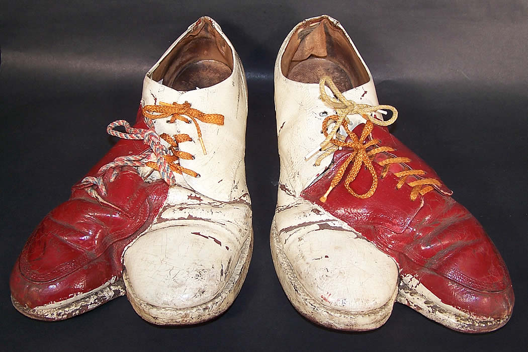 Vintage Circus Clown Cleft Camel Toe Double Shoes Red & White with Bells front view.