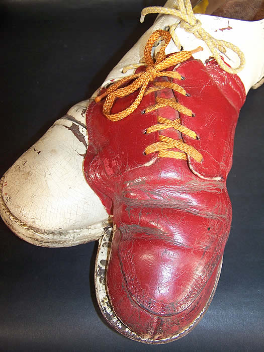 Vintage Circus Clown Cleft Camel Toe Double Shoes Red & White Close up.