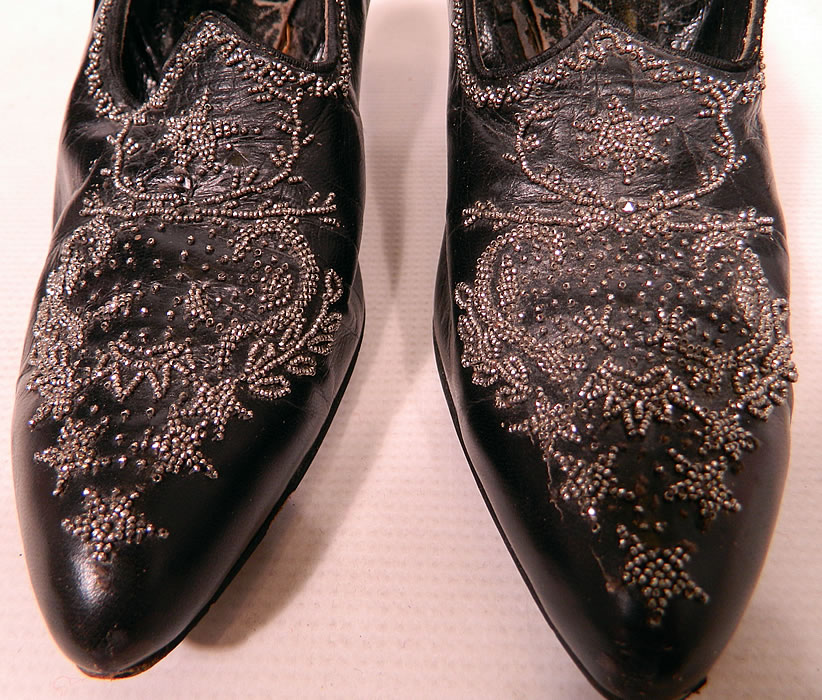 Victorian Black Leather Steel Cut Beaded Trim Patriotic Stars Shoes
They are in good condition, have been gently worn, with only a few missing beads. These are truly a rare and quality made shoe great for display!