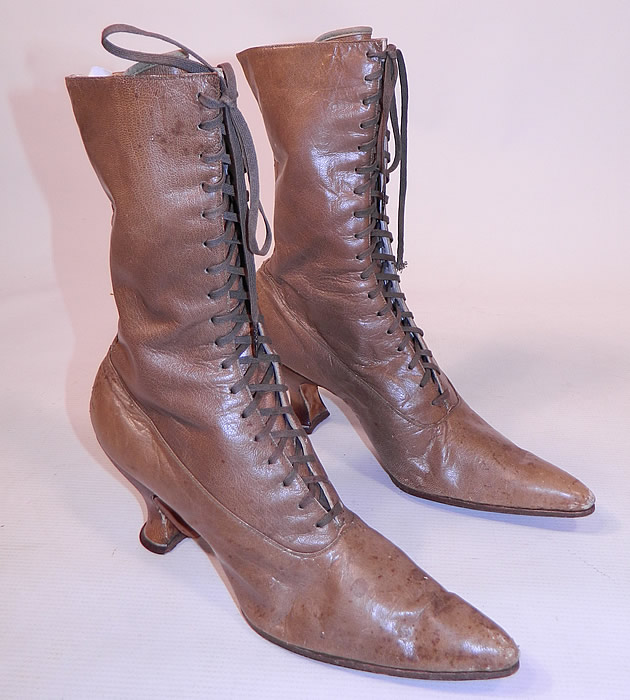 Victorian Antique Tan Brown Leather High Top Lace-up Boots Spool Heel Shoes
The boots measure 11 1/2 inches long, 2 1/2 inches wide, with 3 inch high heels. These antique boots are difficult to size for today's foot, but my guess would be about a US size 7 or 8 narrow width. 