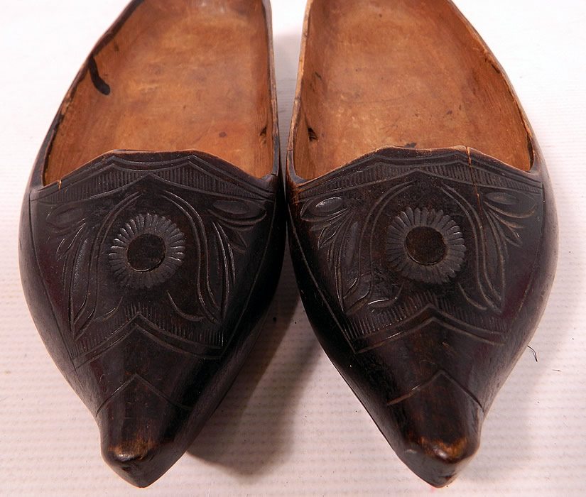 Vintage Antique Belgium Carved Wooden Decorations Ladies Clogs Klepper Shoes
These beautiful Belgium traditional ladies wooden clogs klepper style shoes have a slightly crooked pointed front toe, wooden heels, a side hole which would have secured a leather thong strap across the instep and are unlined. 
