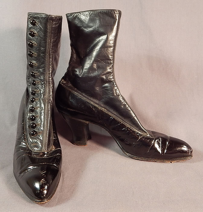 Victorian Hanan & Son Black Gray Two Tone Leather High Top Button Boots Shoes
These beautiful boots have pointed toes, the original 13 black shoe buttons for closure and stacked wooden black spool heels. 
