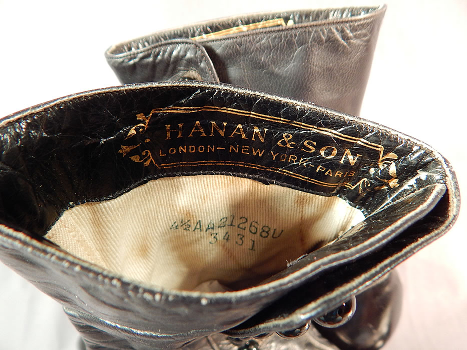 Victorian Hanan & Son Black Gray Two Tone Leather High Top Button Boots Shoes
The boots measure 9 inches tall, 10 inches long, 2 1/2 inches wide, with 2 inch high heels and are written inside a size 4 1/2 AA. 