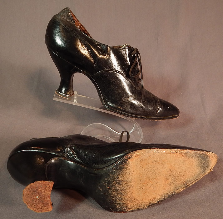 Edwardian Womens Black Leather Lace-up Pointed Toe Low Shoes
The shoes have been worn and are in good as-is wearable condition, with some wear, worn frayed areas inside the top lining (see close-ups). These are truly beautiful quality made shoe!