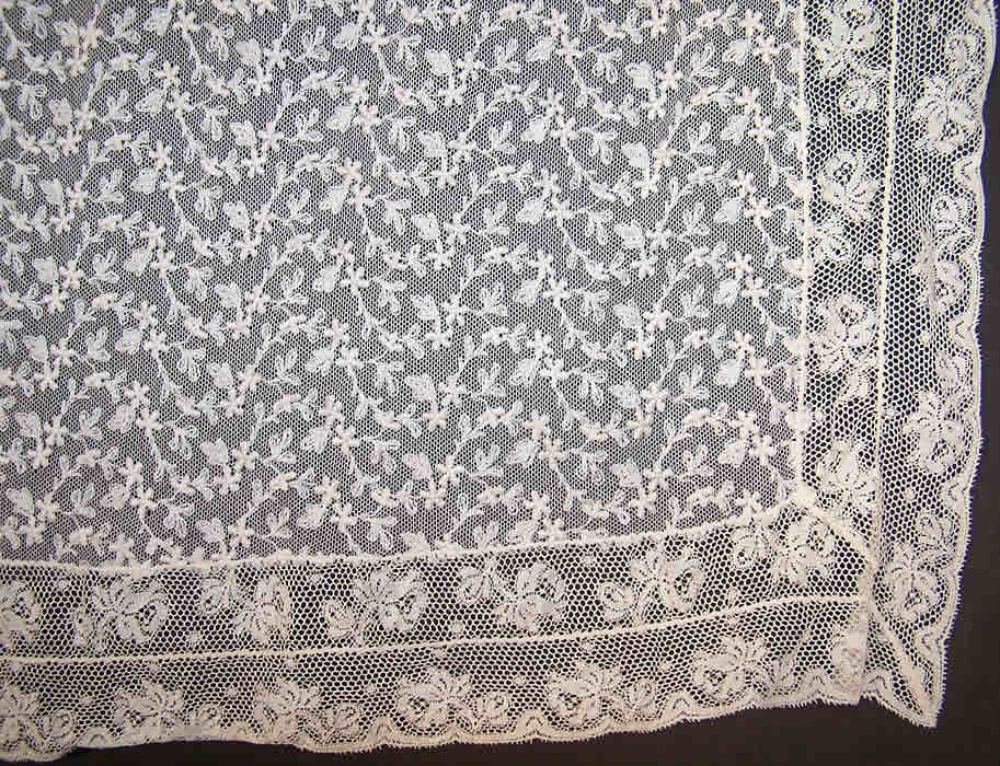  Embroidered Flower Basket Net Lace BedspreadClose up.
