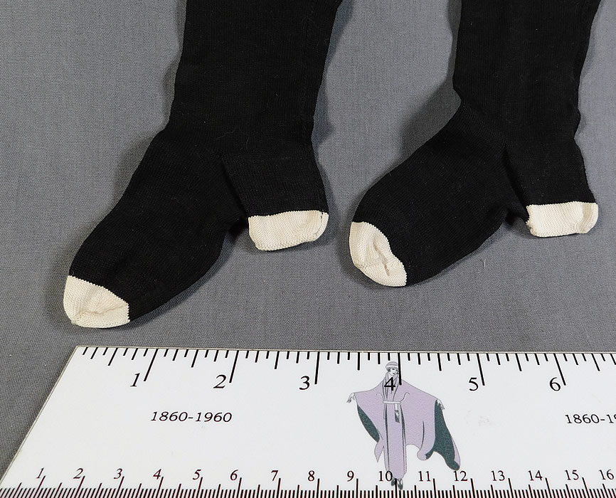 Victorian Black & White Silk Knit Childrens Knee High Socks Stockings
These are truly a wonderful piece of antique Victoriana stocking knitwear! 
