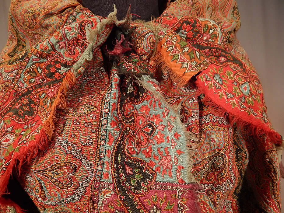 Victorian Antique Wool Signed Kashmir Paisley Shawl Collar Cloak Cape
This is truly a rare and exceptional piece of wearable paisley textile art!