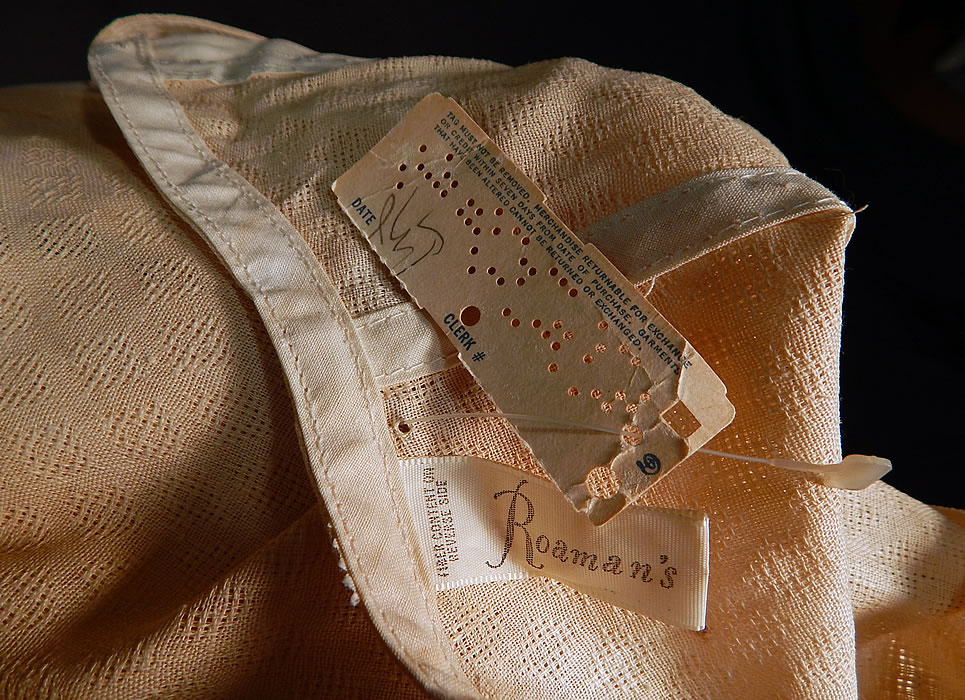 Unworn Vintage Roaman's Plus Size 40 Corselet Girdle Garters NWT
There is a "Roaman's" store label and size 40 tag sewn inside. The corselet measures 30 inches long, with a 40 inch bust, 32 inch waist and 40 inch hips. It is in good unworn condition, with the original store price tag still attached. 