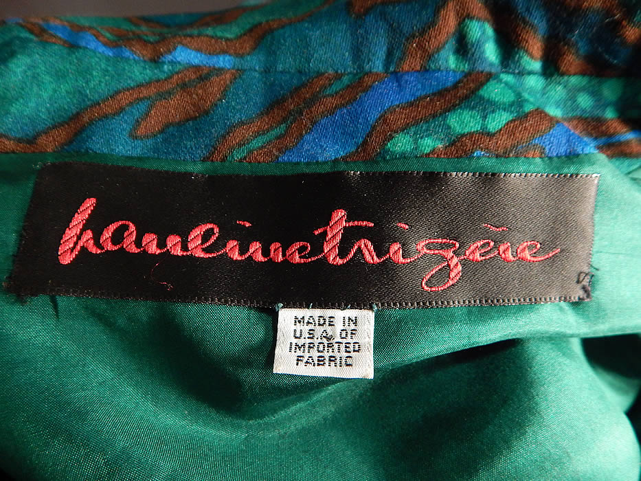 Vintage Pauline Trigere Green Abstract Stained Glass Floral Print Neck Scarf Dress
There is a "Pauline Trigere" designer label sewn inside. The dress measures 42 inches long, with a 38 inch bust, 34 inch waist, 40 inch hips, 15 inch back and 23 inch long sleeves. It is in good condition. This is truly a wonderful piece of quality made designer wearable art!
