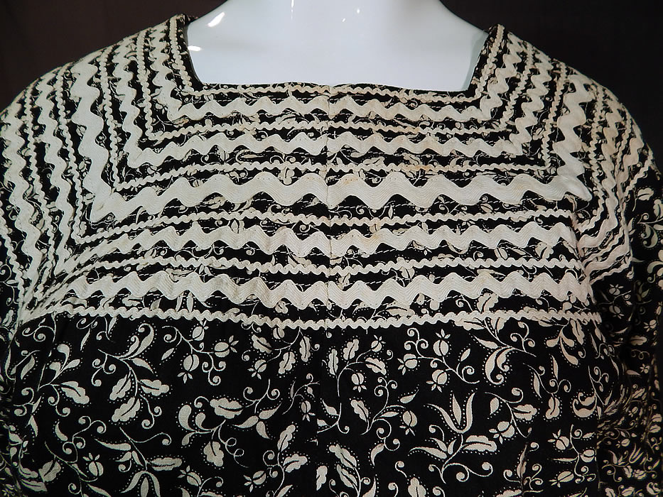 Vintage Justin's Prewitt New Mexico Fiesta Patio Squaw Dress Circle Skirt & Top
The top measures 22 inches long, with a 36 inch bust and 26 inch waist.