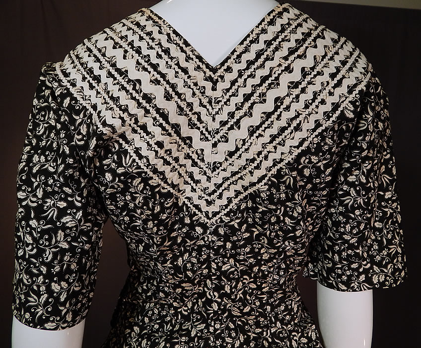 Vintage Justin's Prewitt New Mexico Fiesta Patio Squaw Dress Circle Skirt & Top
This is truly a wonderful piece of Mexican, Native American, Southwestern inspired textile art!