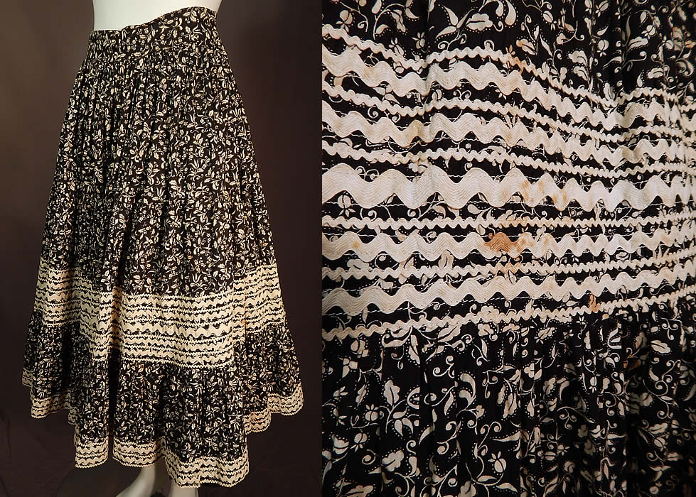 Vintage Justin's Prewitt New Mexico Fiesta Patio Squaw Dress Circle Skirt & Top
It is in good condition, but has not been cleaned and has several small age spot stains on both pieces (see close-up).