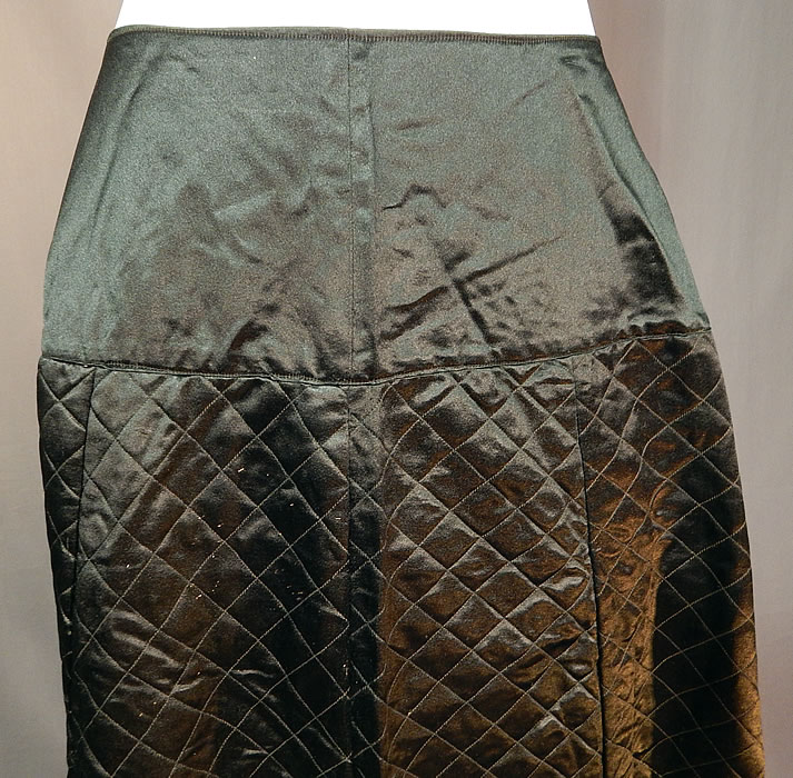 Victorian Antique Black Silk Quilted Wool Winter Petticoat Skirt
It is made of a black silk fabric, with diamond shape pattern quilted stitching details.