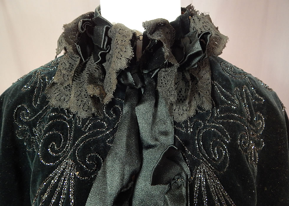 Victorian Midnight Blue Velvet Jet Beaded Lace Trim Cloak Cape Capelet
This beautiful beaded short cropped cloak cape capelet has a black lace ruffle collar, with hook closures on the front neckline and is fully lined in an iridescent burgundy red silk fabric.
