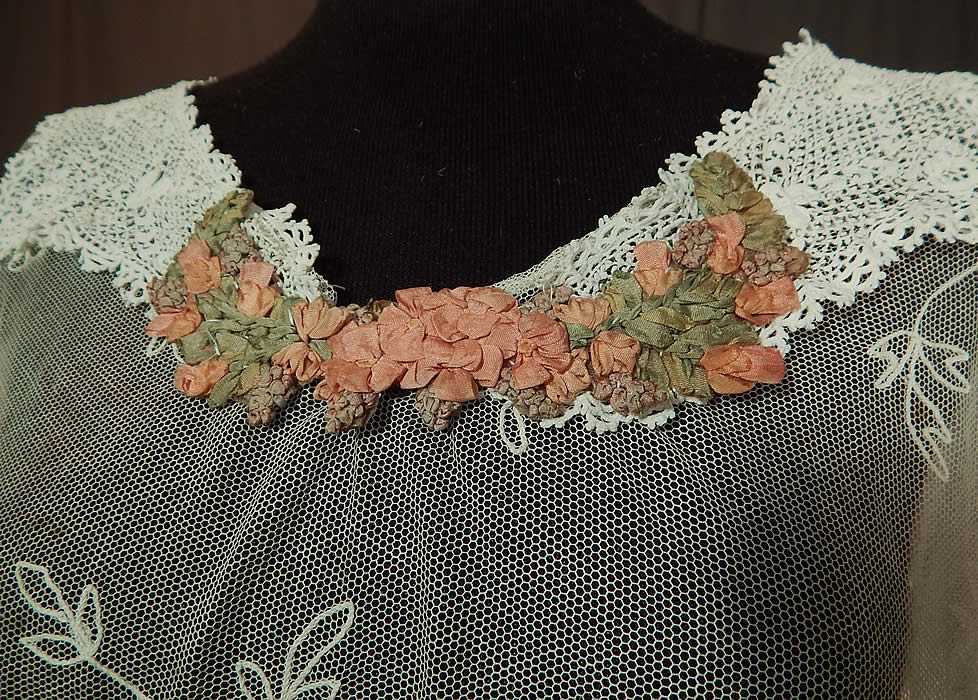 Vintage White Net Tambour Embroidery Lace Collar Rosette Trim Drop Waist Dress
The dress measures 47 inches long, with a 40 inch bust, 40 inch waist and 42 inch hips.