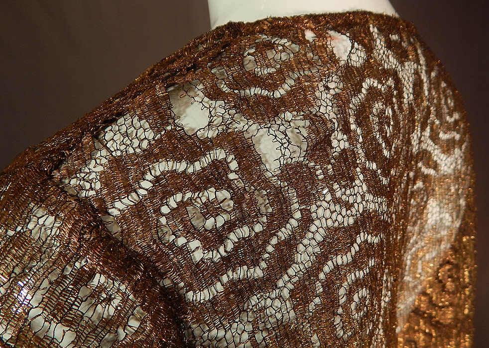 Vintage Art Deco Gold Metallic Lamé Lame Lace Crop Top Bolero Jacket Shrug
It is in good as-is condition with only a few small frayed breaks in the lace on the shoulders (see close-ups). This is truly a rare and exceptional piece of Art Deco wearable textile art!