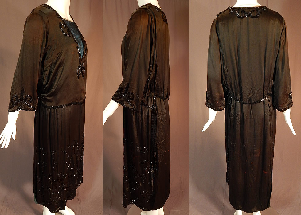 Vintage Art Deco Black Silk Pyramid Beaded Watteau Back Drape Flapper Dress
This vintage Art Deco silk pyramid beaded watteau back drape flapper dress dates from the 1920s.