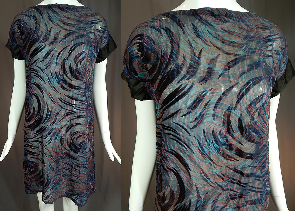 Vintage Blue Burnout Voided Velvet Devore Silk Chiffon Swirl Print Tunic Top Dress
This vintage Art Deco blue burnout voided velvet devore silk chiffon swirl print tunic top dress dates from the 1920s. It is made of a sheer dark navy blue and red silk chiffon abstract swirl design print, voided cut velvet burnout devore fabric.