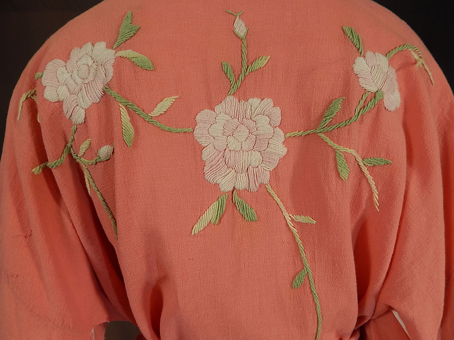 Vintage Japanese Pink Peony Floral Embroidered Muslin Belted Kimono Robe
It is in excellent condition. This is truly a wonderful piece of wearable Japanese textile art!