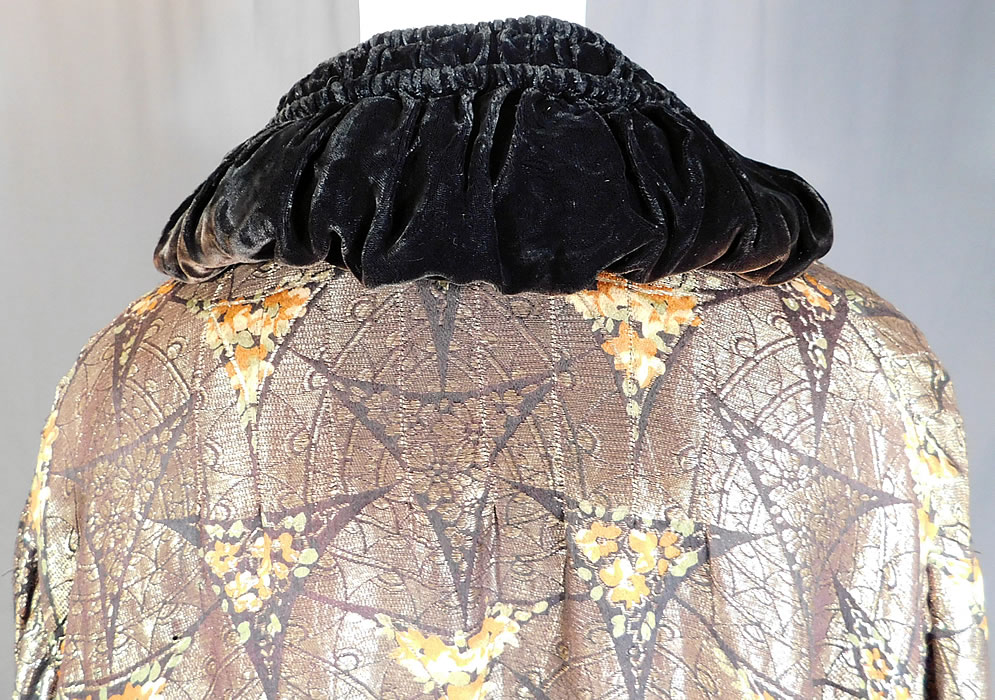 Vintage Art Deco Gold Lame Floral Print Velvet Flapper Opera Coat Jacket
This is truly an extraordinary piece of wearable Art Deco textile art! 