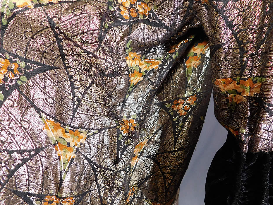 Vintage Art Deco Gold Lame Floral Print Velvet Flapper Opera Coat Jacket
It is in good as-is condition, with some slight fade discoloration from black to brown on the velvet fabric in areas, a small fray on the front top and two larger mended repairs along the front side under the arm area (see close-ups).