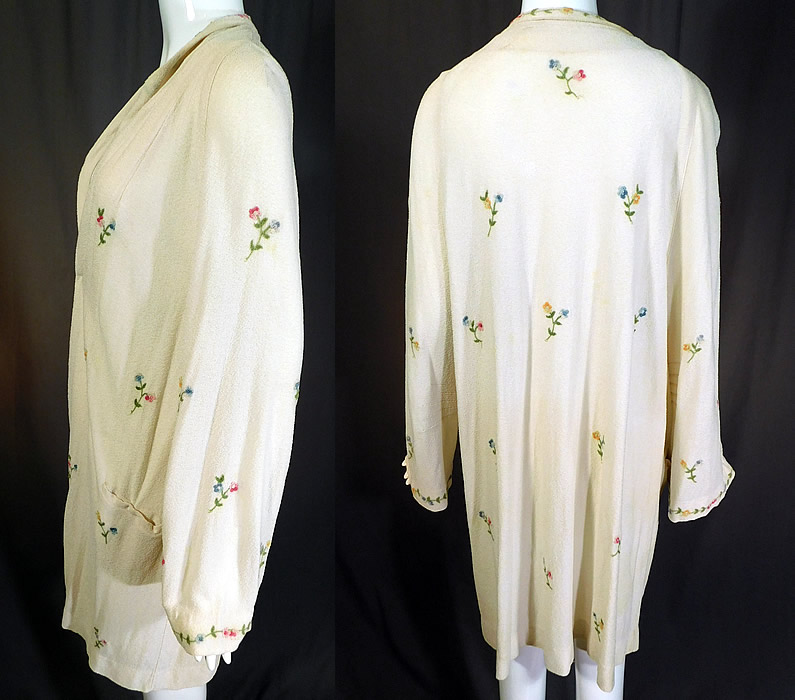Vintage Slender Knit Sportswear NY Floral Embroidered Cardigan Sweater
The sweater measures 38 inches long, with a 44 inch bust, 44 inch waist, 44 inch hips, 14 inch back and 28 inch long sleeves.