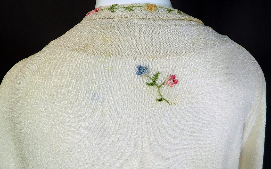 Vintage Slender Knit Sportswear NY Floral Embroidered Cardigan Sweater
It is in good condition, with only a few faint small staining discoloration on the back neck, sleeves which is barely noticeable (see close-up). This is truly a rare and wonderful piece of womens knitwear sportswear wearable art! 