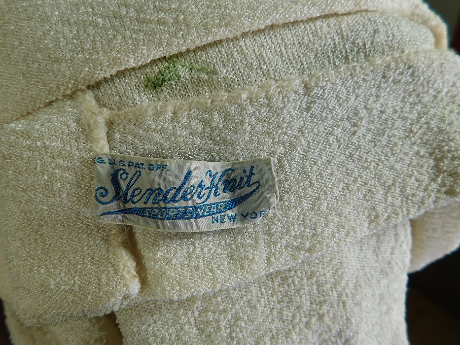 Vintage Slender Knit Sportswear NY Floral Embroidered Cardigan Sweater
There is a "Slender Knit Sportswear New York" label sewn inside the bottom hem. 