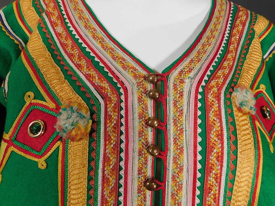 Vintage Ottoman Turkish Kaftan Caftan Coat Green & Yellow Wool Trim Boho Robe
The kaftan measures 50 inches long, with a 64 inch chest, 64 inch waist and a 20 inch back. It is in good condition missing a few buttons. This is truly a wonderful piece of wearable ethnic Turkish textile art! 