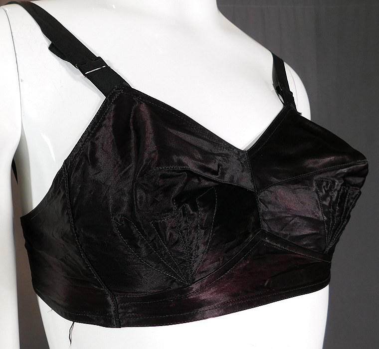 Vintage Quest-Shon Mark Black Silk Satin Stitched Cup Conical Cone Brassiere Bullet Bra
This retro rockabilly "sweater girl" style brassiere bullet bra has adjustable shoulder straps, back strap hook closure and is unlined with no wires.