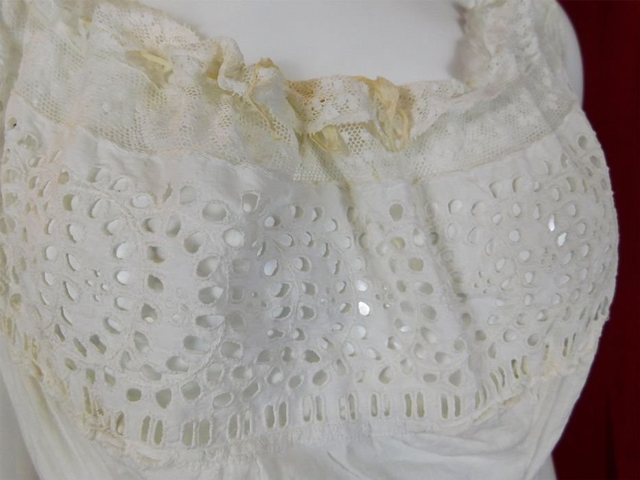 Victorian White Cotton Eyelet Cutwork Broderie Anglaise Lace Full Slip Dress
The slip measures 52 inches long, with a 36 inch bust, 25 inch waist and 50 inch hips. 