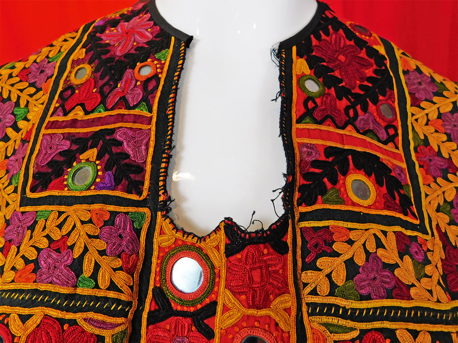 Vintage Indian Gujarati Kutch Work Ethnic Embroidered Mirror Boho Bib Top
There are small mirrors embroidered into the decorative designs. This stunning handmade hand embroidered dress trim bib top has a dickey front insert style with an open back, halter top neck with single button closure and is unlined.