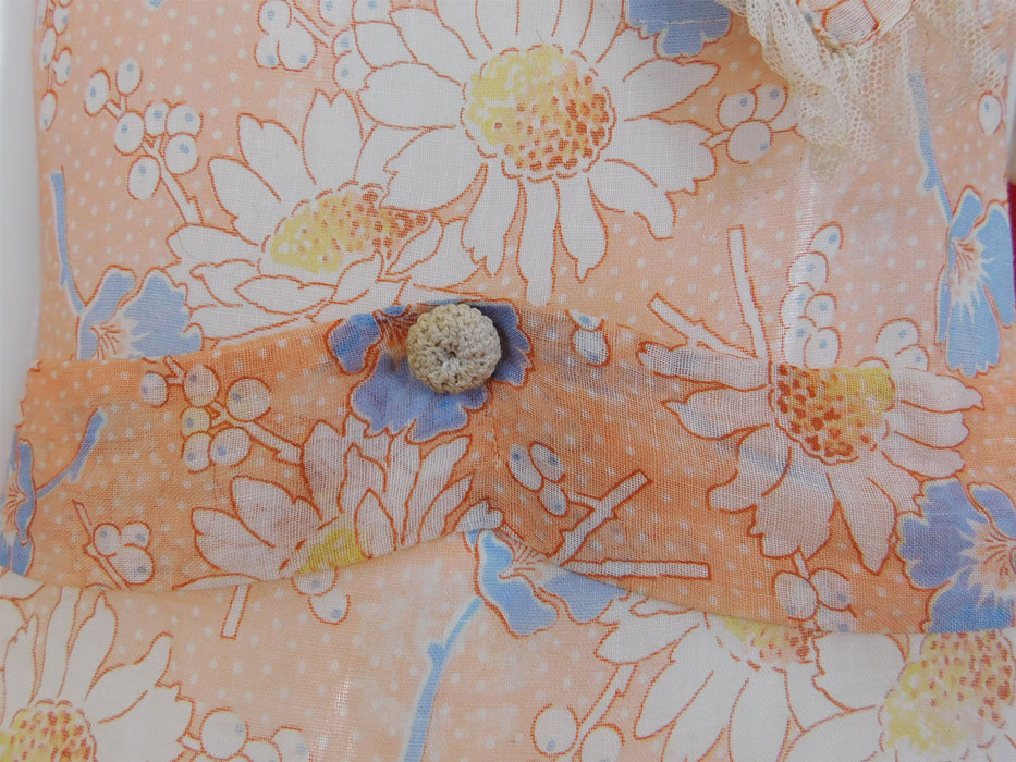 Vintage Daisy Flower Flour Feed Sack Cotton Print Frock Belted House Dress
This vintage daisy flower flour feed sack cotton print frock belted house dress dates from the 1930s. It is made of a peachy pink color, which polka dot cotton muslin four feed sack print fabric with pastel blue, yellow daisy, poppy flowers.