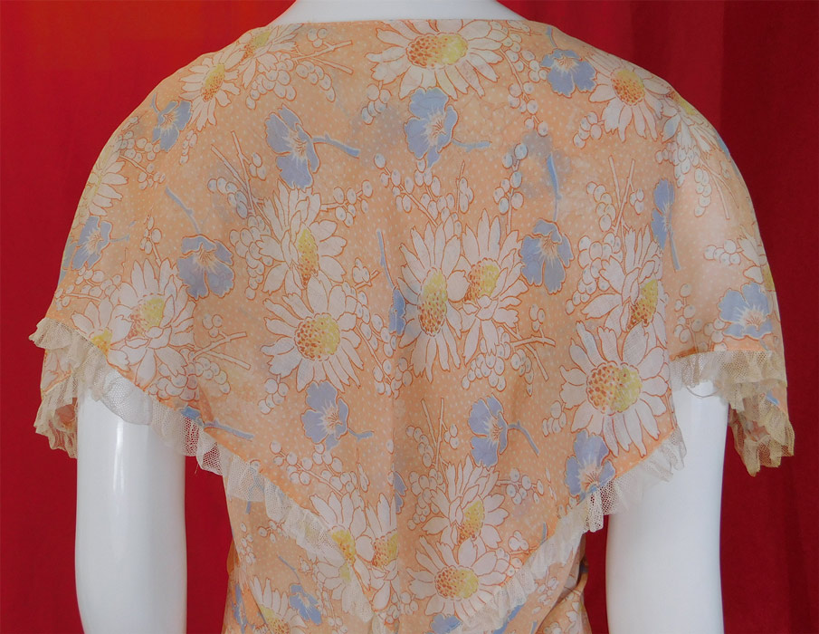 Vintage Daisy Flower Flour Feed Sack Cotton Print Frock Belted House Dress
It is in excellent condition. This is truly a wonderful piece of feed flour sack print wearable art! 