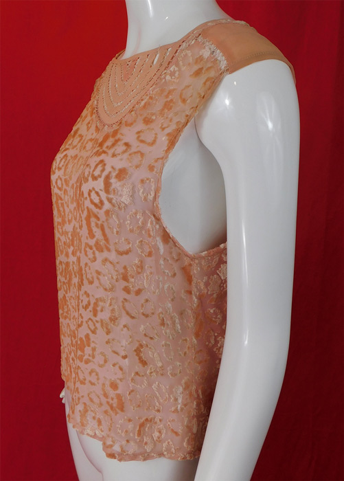 Vintage Art Deco Pink Silk Burnout Voided Velvet Devore Drawn Cutwork Blouse
The top measures 22 inches long, with a 36 inch bust and 36 inch waist. 